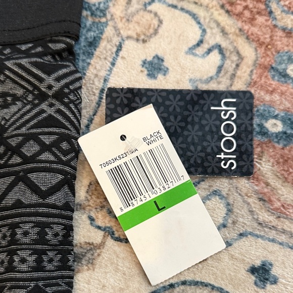 Stoosh Women’s Large Black White Patterned Leggings - Picture 2 of 9